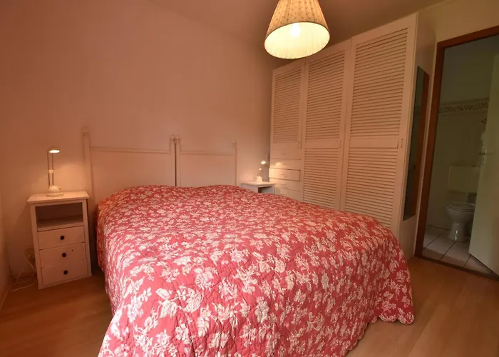 In With Terrace Nyaraló